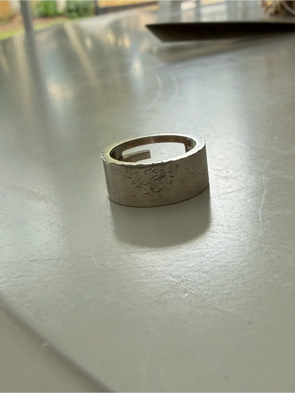 Gucci Silver-Tone Men's Signature Cutout Band Ring